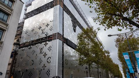 louis vuitton bauchnabelpiercing|Cambriolage d'un magasin Louis Vuitton à Paris .